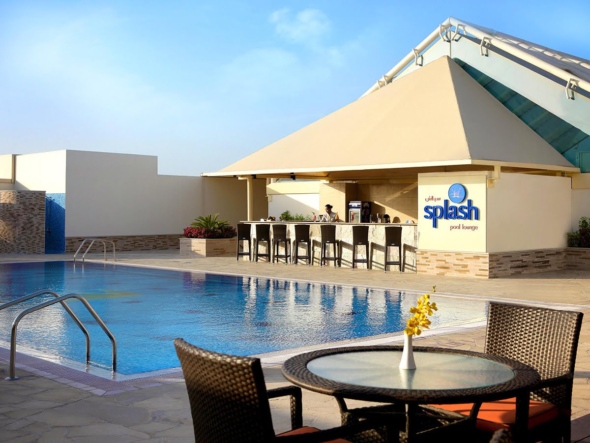 فنادق قريبة من مطار دبي - رحلة جوية إلى فندق تايم جراند بلازا الإمارات