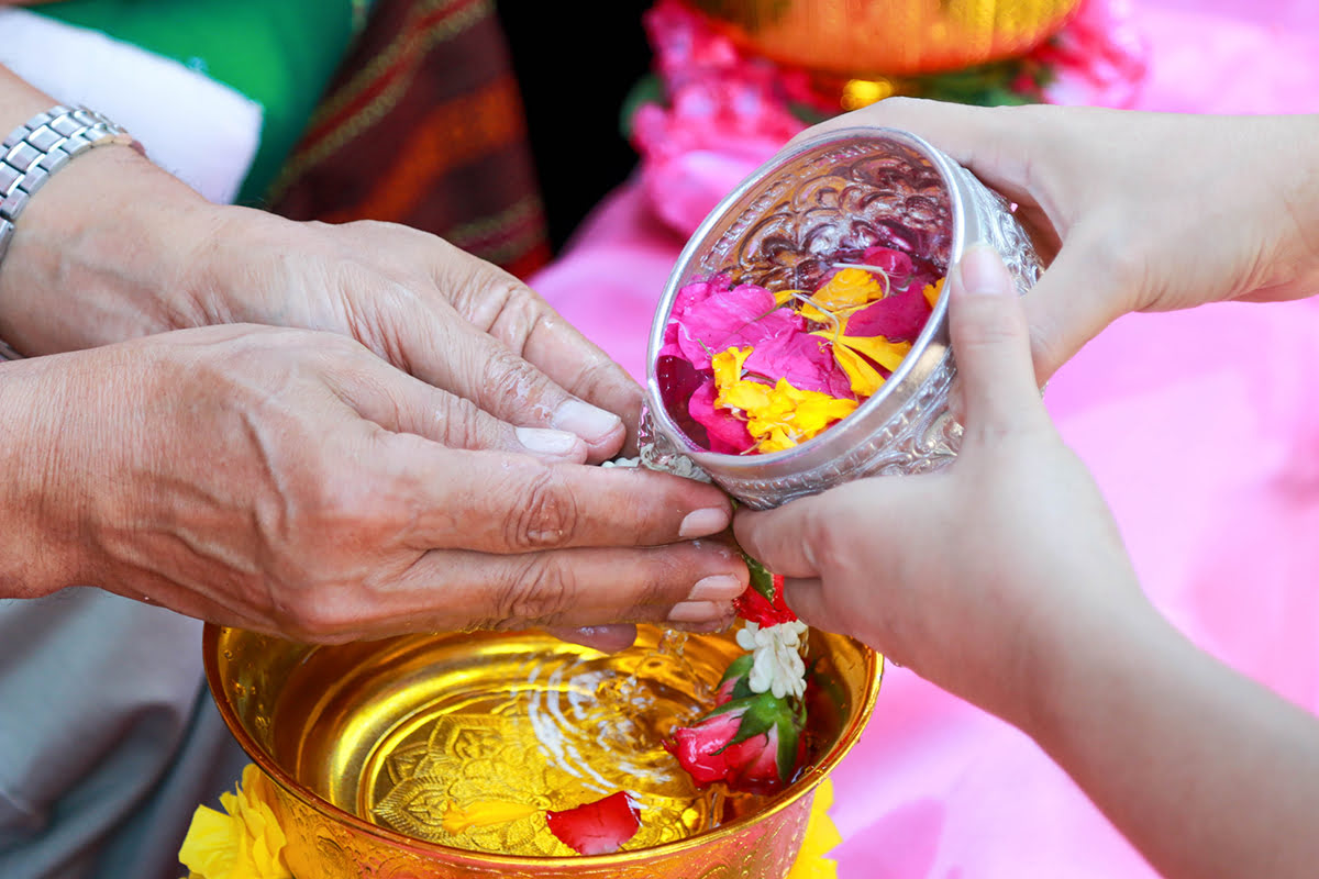 التقاليد التايلاندية في مهرجان سونغكران، تايلاند