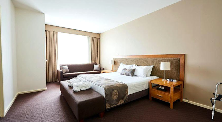 Hotels in Melbourne-shopping-Australia-Mornington Hotel