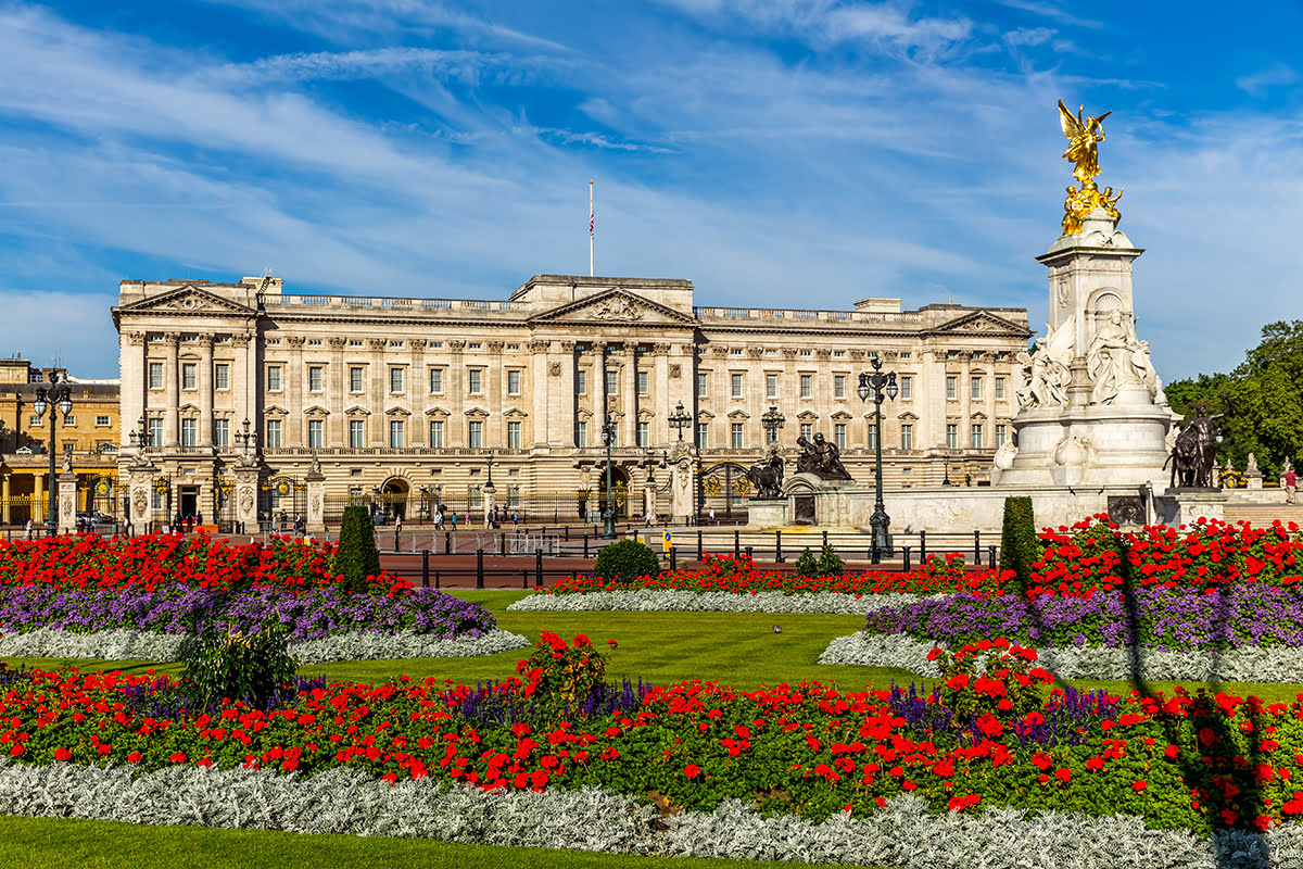 London-UK travel-attractions-Buckingham Palace