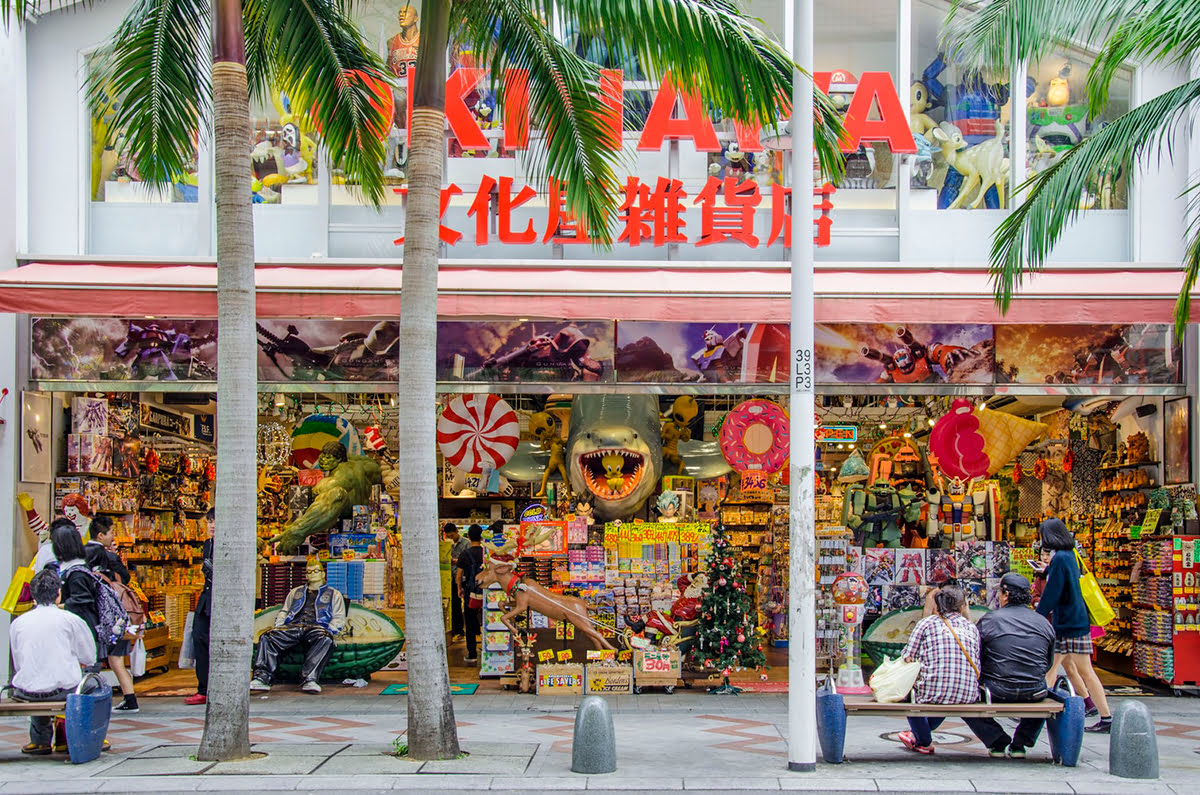 Shopping in Okinawa-malls-markets-Naha Kokusai Dori Shopping Street
