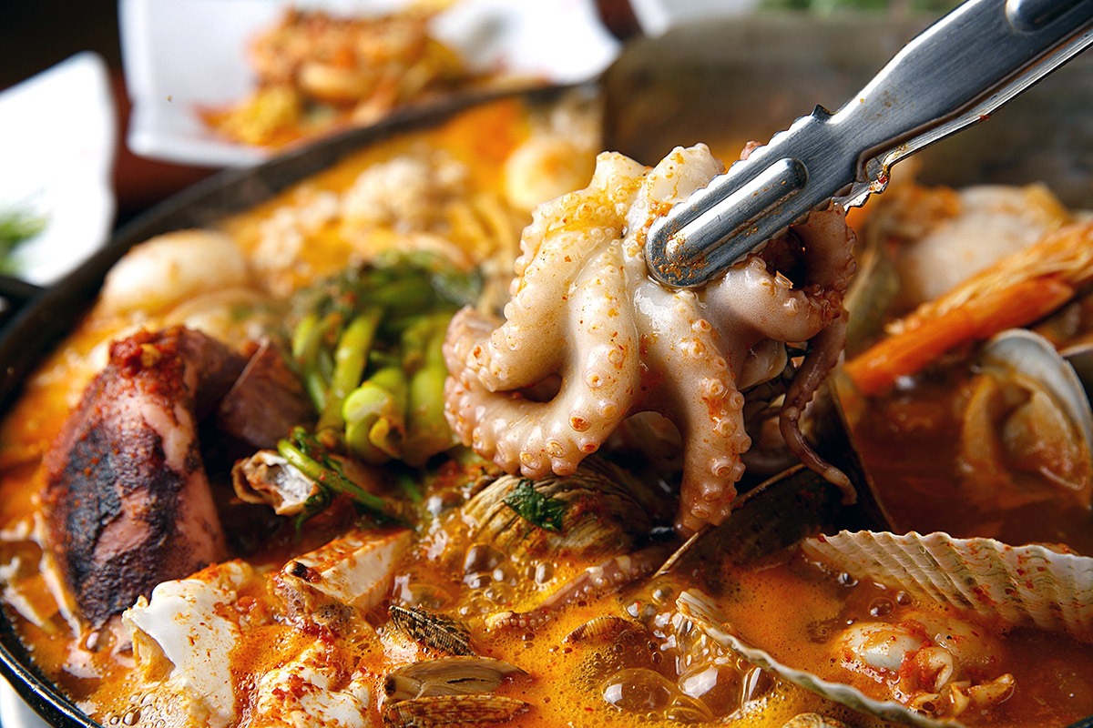 Jeju Island food guide-Korean cuisine-restaurants-Hot Pot-seafood