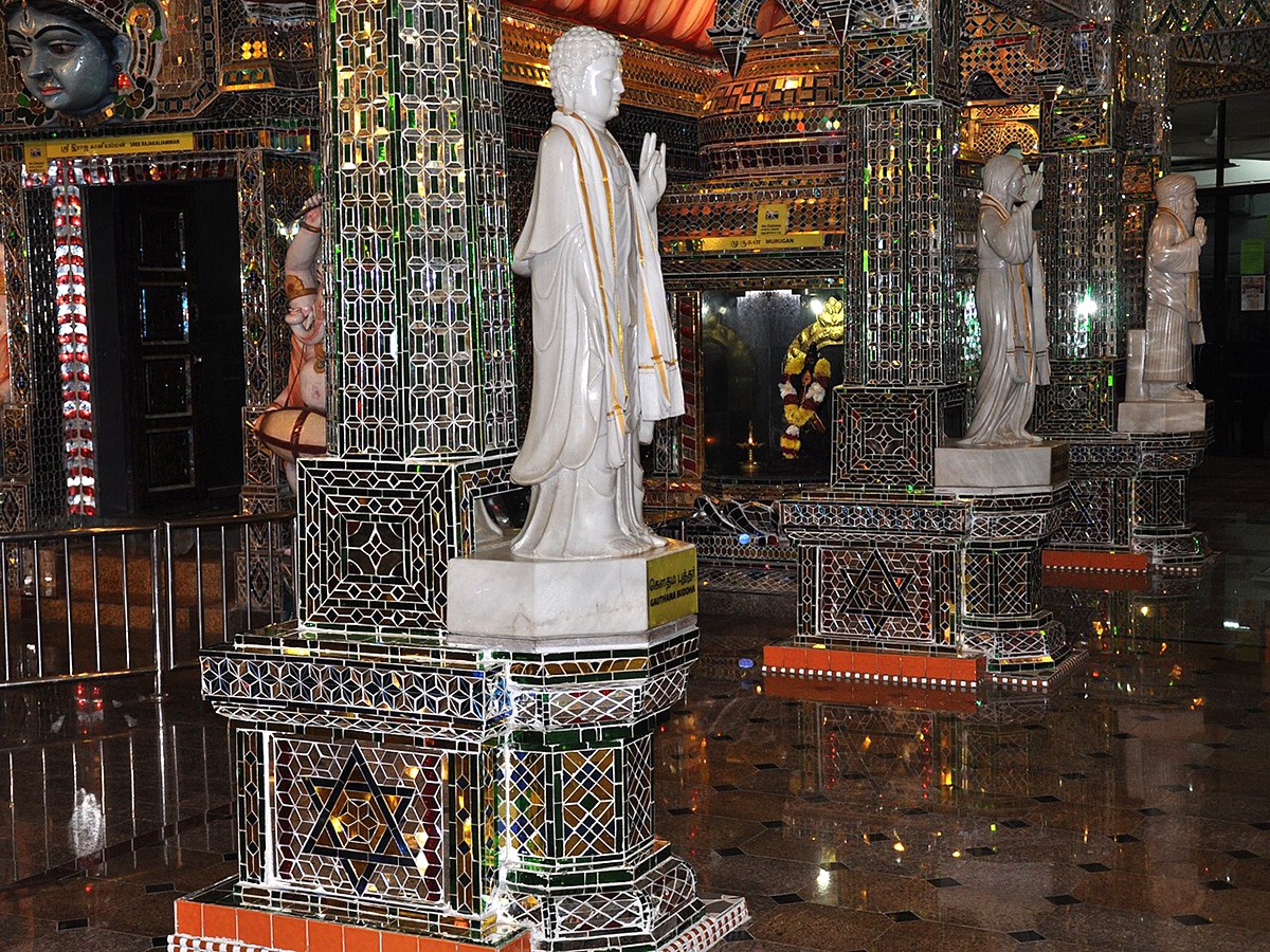 マレーシア、ジョホールバルのアルルミグ・スリ・ラジャカリアムマン・ガラス寺院