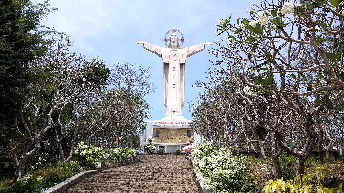 รูปปั้นพระเยซูคริสต์ เมืองหวุงเต่า ประเทศเวียดนาม