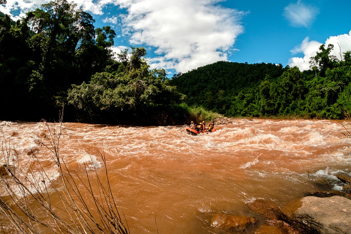  Rafting the Wa River 