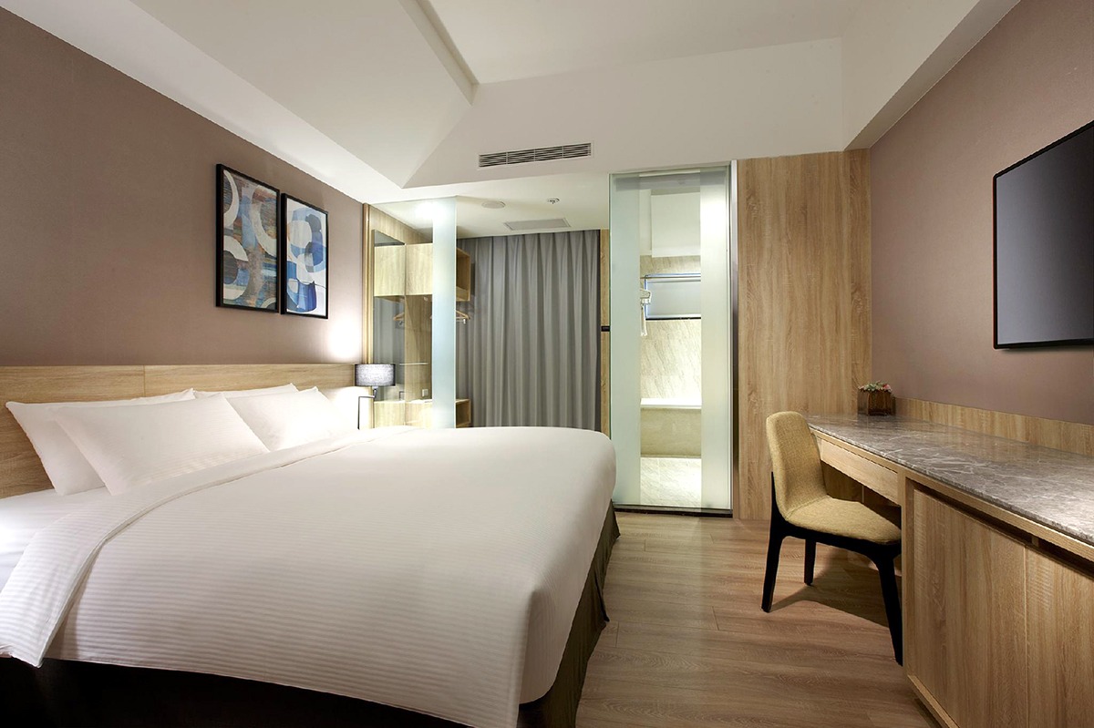  The HO Hotel 