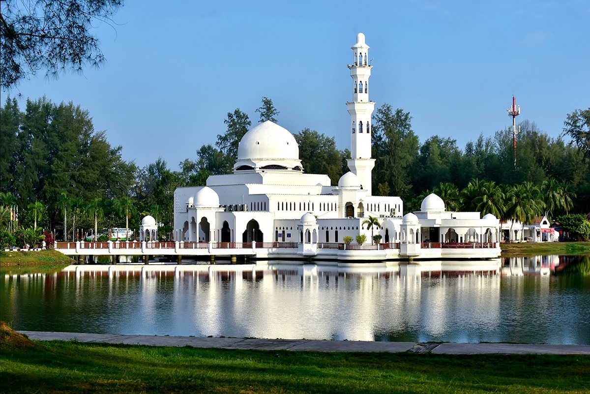  The Floating Mosque (Masjid Tengku Tengah Zaharah) 
