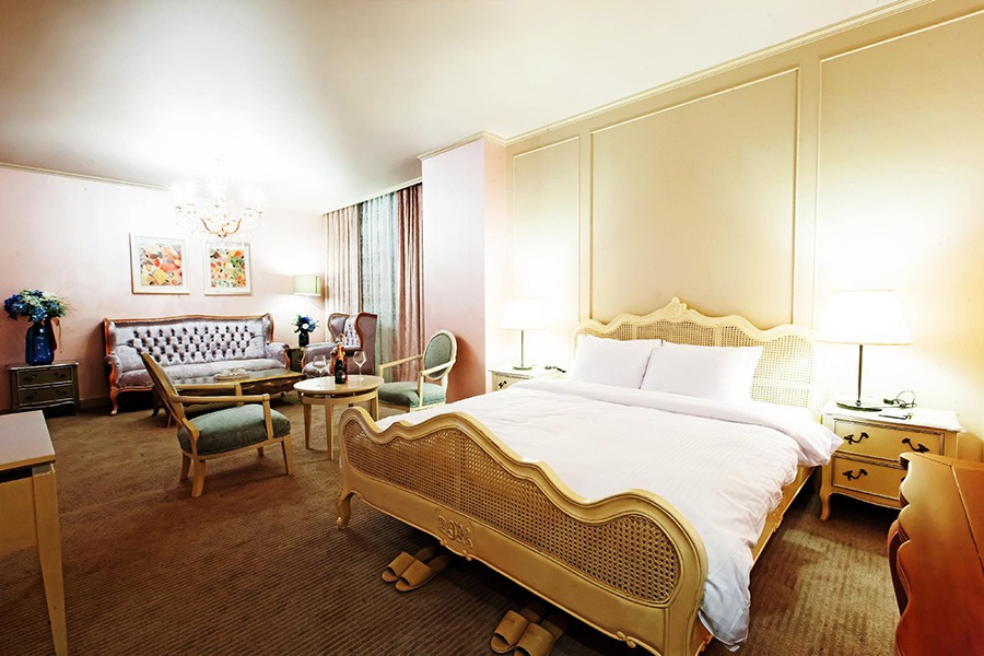 Agoda-guaranteed hotels-vacation rentals-Queen Vell Hotel