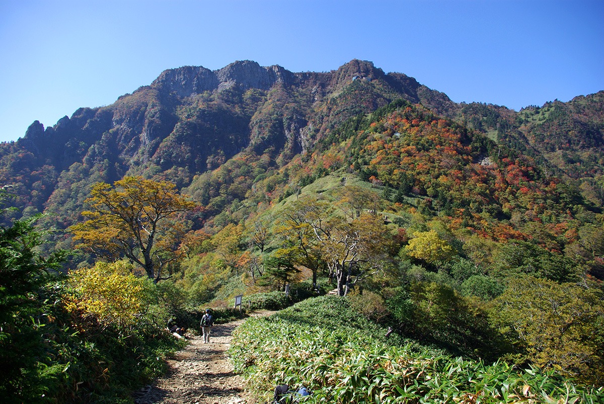 이시즈치 산-활동-등산-최적의 여행 시기-산행