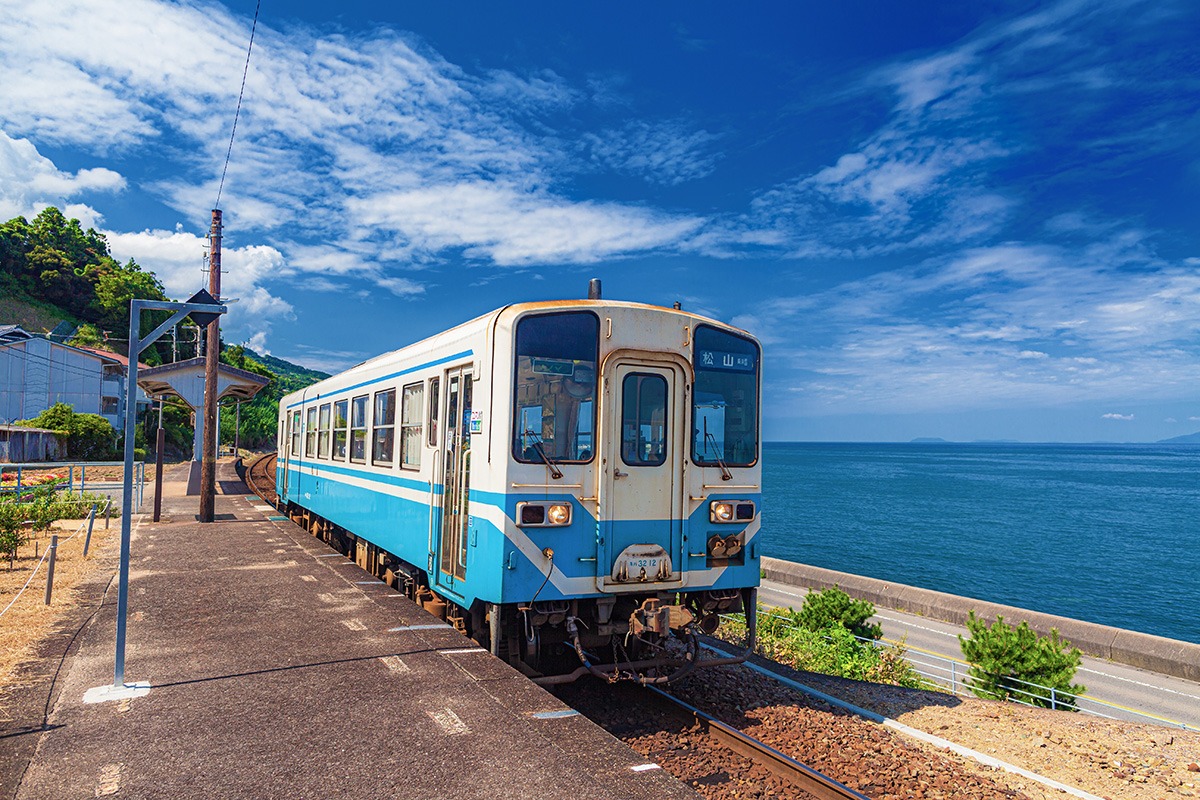 Getting around Ehime-transportation-airport-local transport