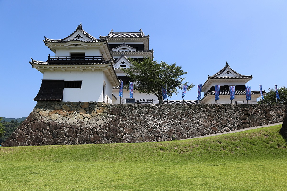 Things to do in Ehime-attractions-activities-Ozu Castle-Garyu Sanso