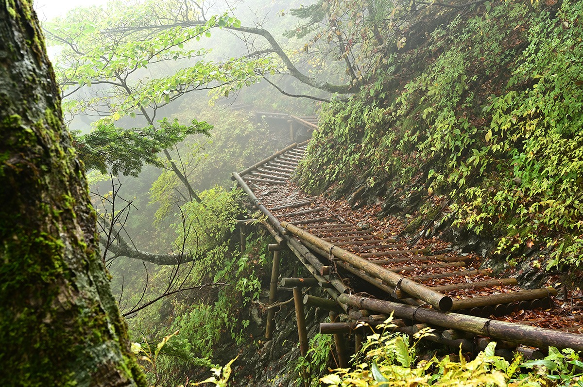 이시즈치 산-활동-등산-최적의 여행 시기-슈겐도 체험-등산을 통한 정신수양