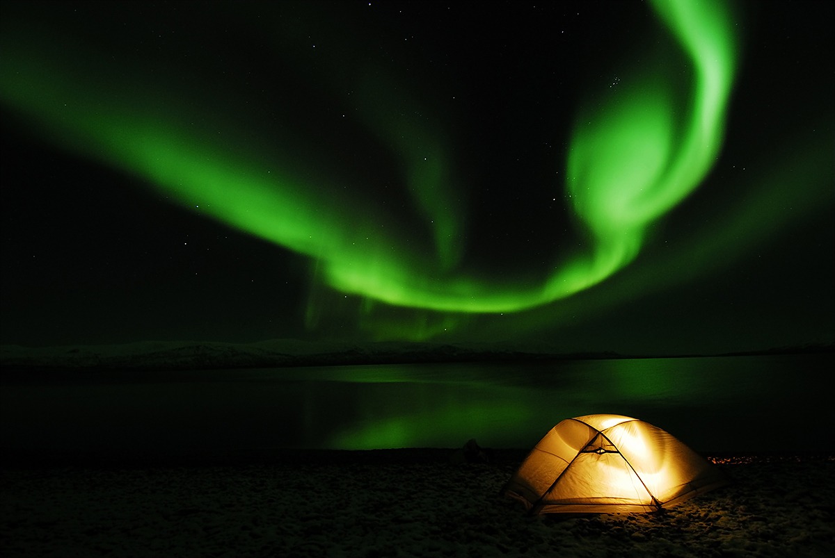 Cắm trại dưới ánh đèn phương Bắc