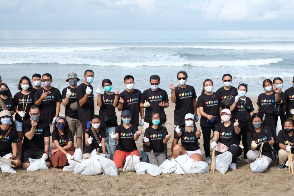 Beach Clean Employee CSR