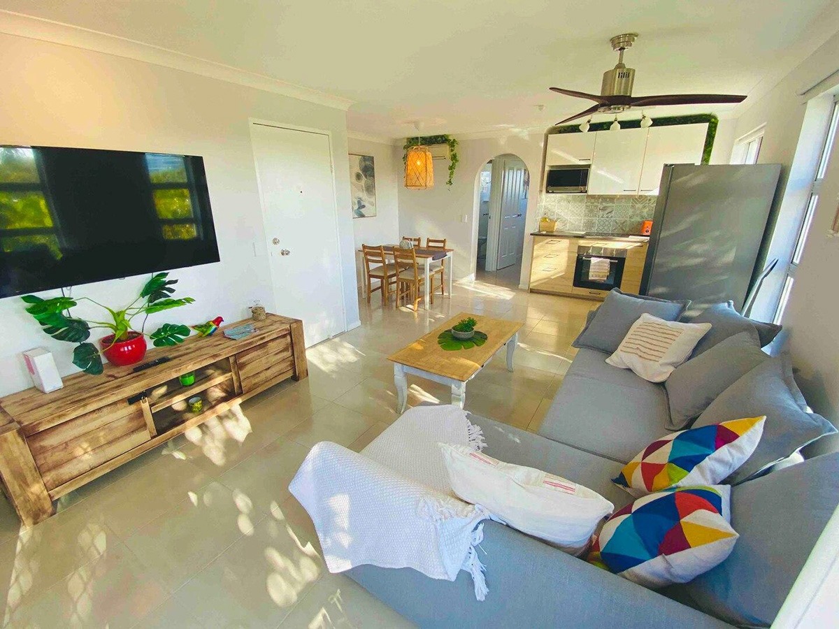 Broadbeach in Style, Fully Renovated Apartment-family-friendly homes near Gold Coast-Australia-Agoda-homes-short-term rentals-vacation-holiday