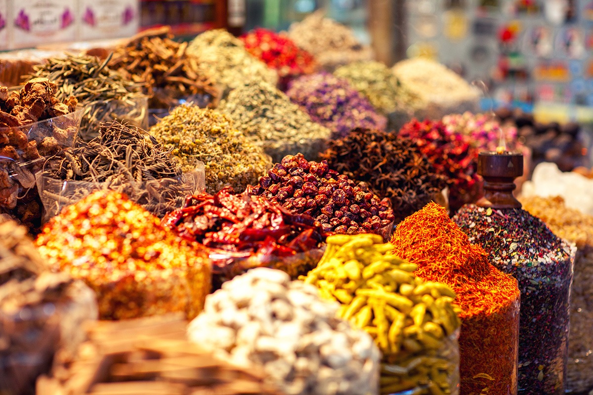 سوق الطعام في الديرة - أماكن نرشحها بقوة للزيارة في الإمارات العربية المتحدة خلال العيد