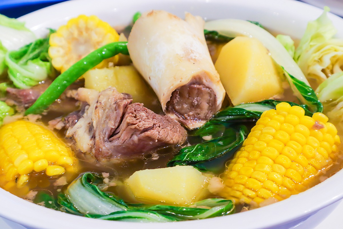 Bulalo (ragoût de moelle de bœuf)