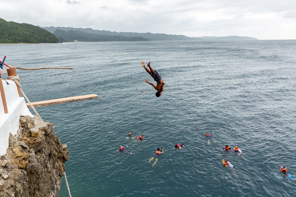 Plongée sur les falaises de Boracay