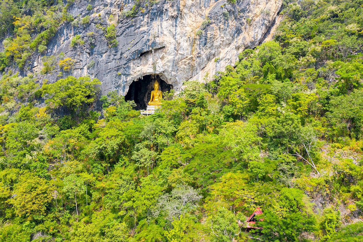 Erawan-Cave-Nongbua-Lamphu-Northeast-Thailand