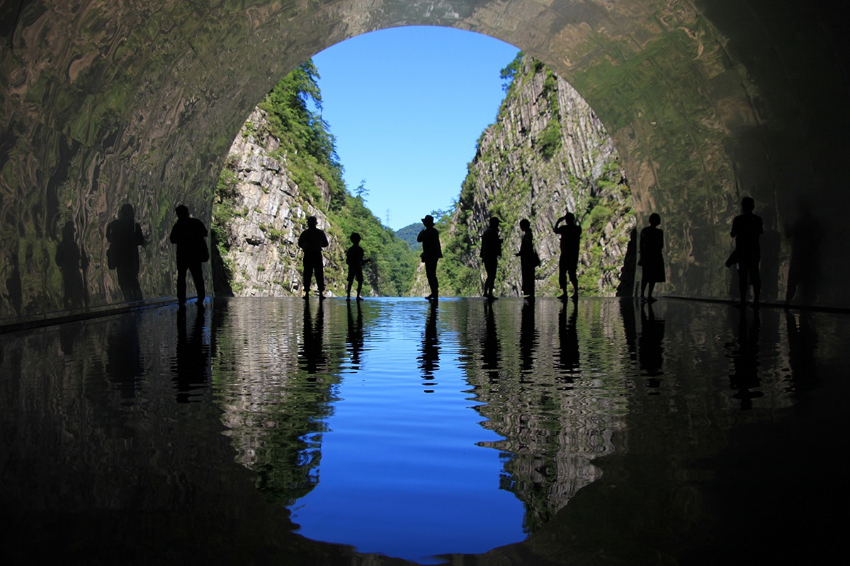Kiyotsu Gorge-Tunnel of Light-places to see in Niigata Japan