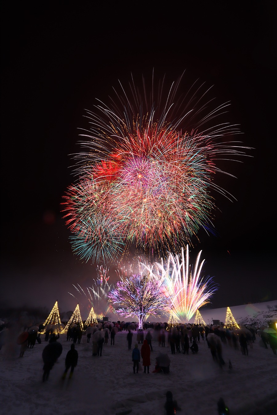 Winter fireworks-ski resorts-winter activities-resorts-Niigata-Japan