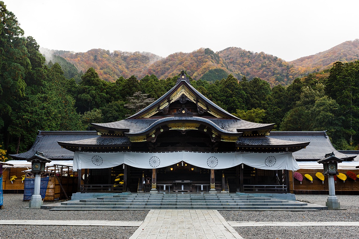 Yahiko Shrine-sustainable tours-live like a local-Niigata Japan