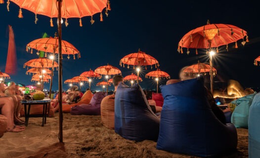 Balis beste Beach Clubs: Blick auf den Sonnenuntergang und Party-Stimmung