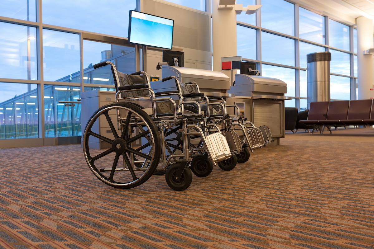 Kerusi roda di dewan lapangan terbang
