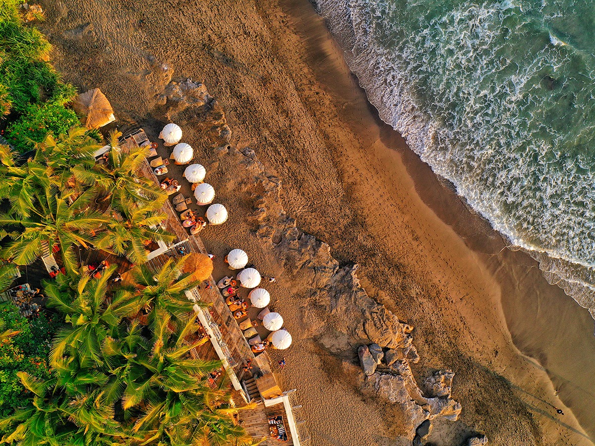 Klub Pantai Terbaik di Bali Pemandangan Matahari Terbenam Suasana Pesta Echo Beach La Brisa Canggu