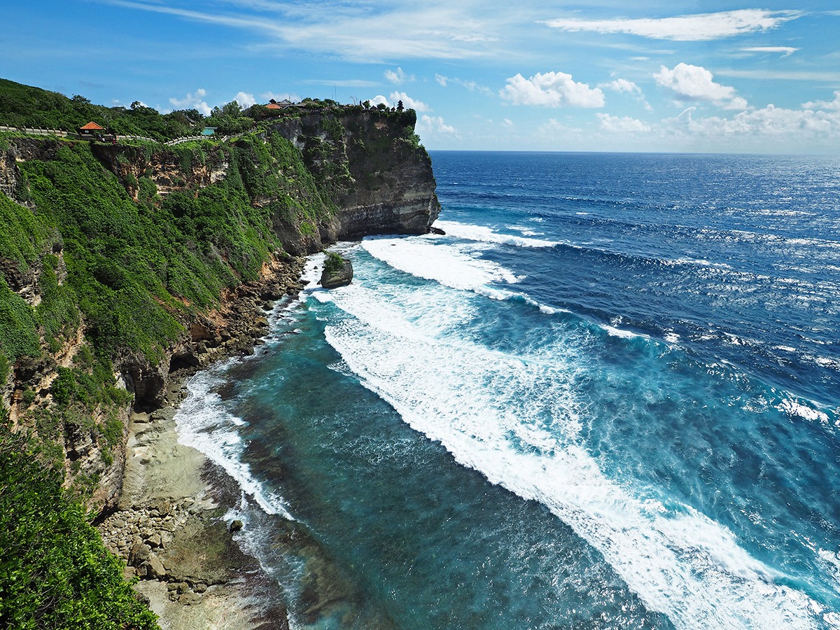 Klub Pantai Atas Bali Pemandangan Matahari Terbenam Suasana Pesta Tebing Batu Kapur Putih Ungasan