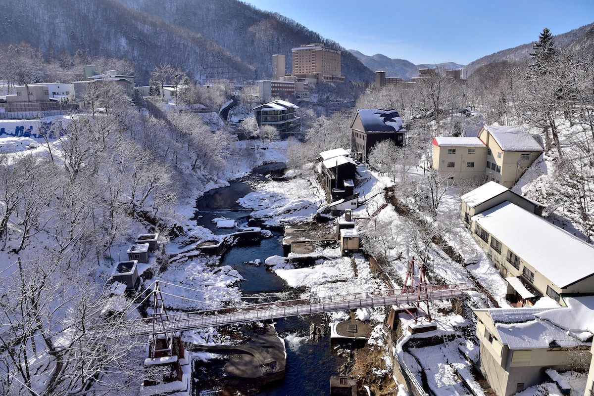 Kota pemandian air panas Jozankei di musim dingin