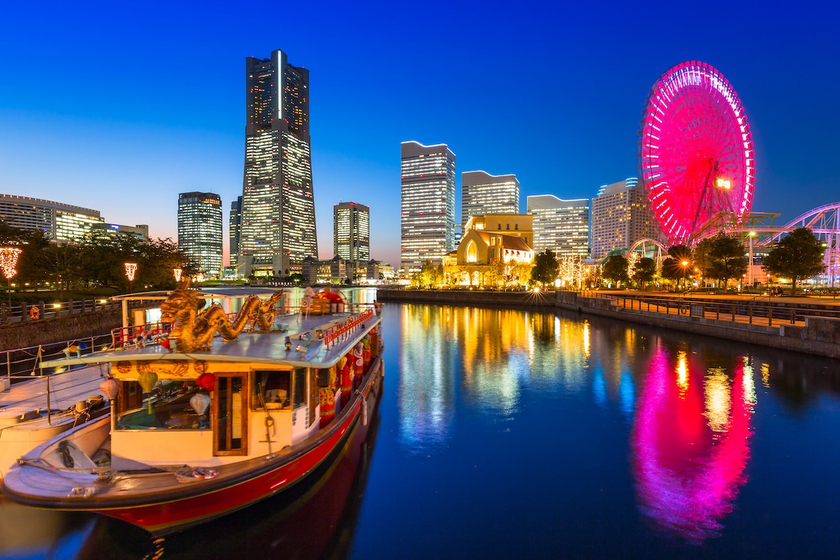 Stadtbild von Yokohama in der Abenddämmerung