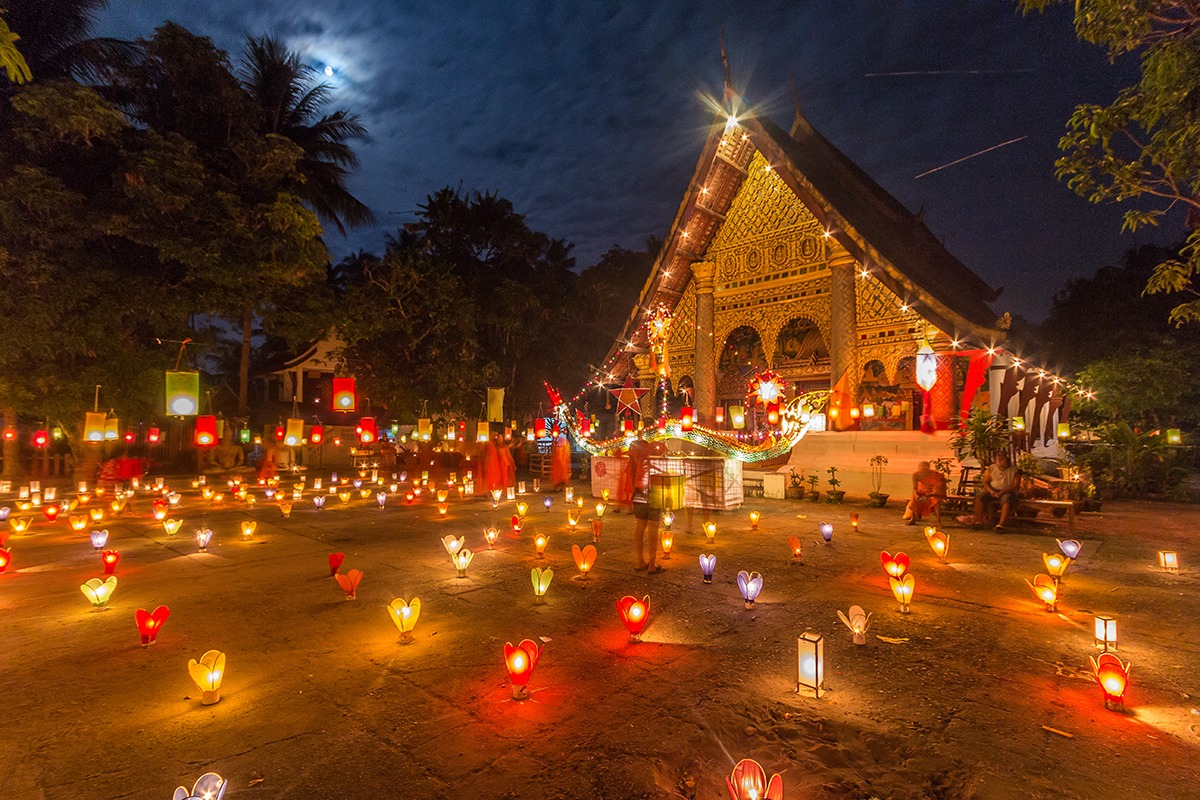Lễ hội Boun Ok Phansa (kết thúc Mùa Chay Phật giáo)