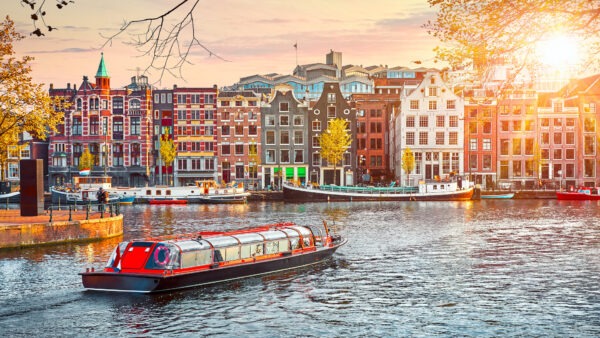 歡迎來到阿姆斯特丹：一座運河、文化與魅力之城