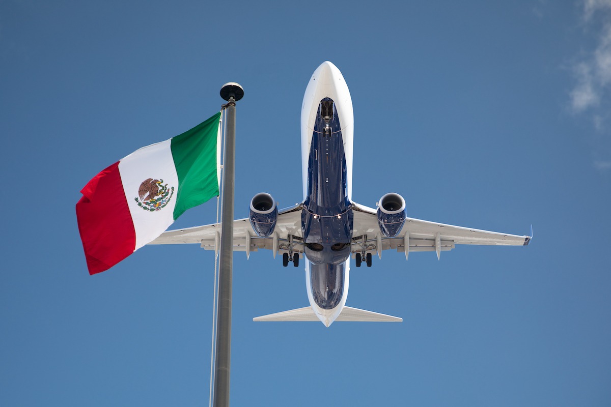 Ein Flugzeug, das nach Mexiko fliegt