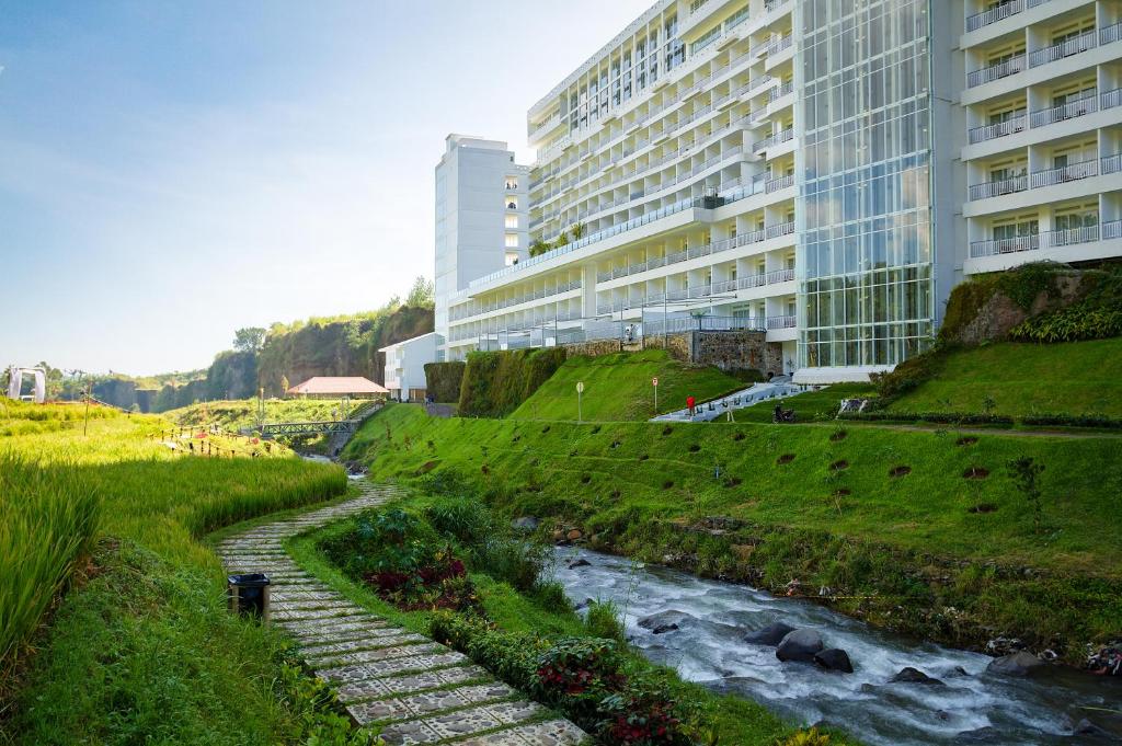 Le Eminence Puncak Hotel Convention and Resort