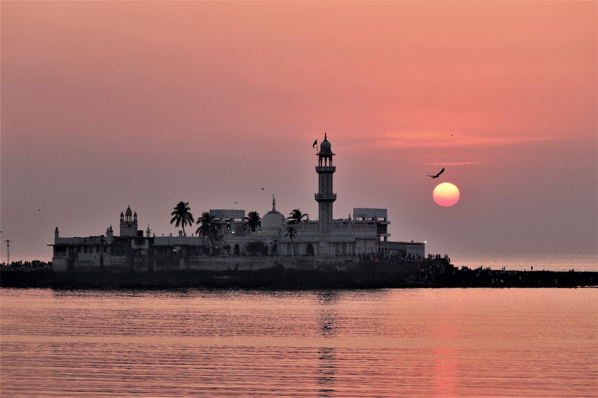 Haji Ali Dargah ในมุมไบ ประเทศอินเดีย