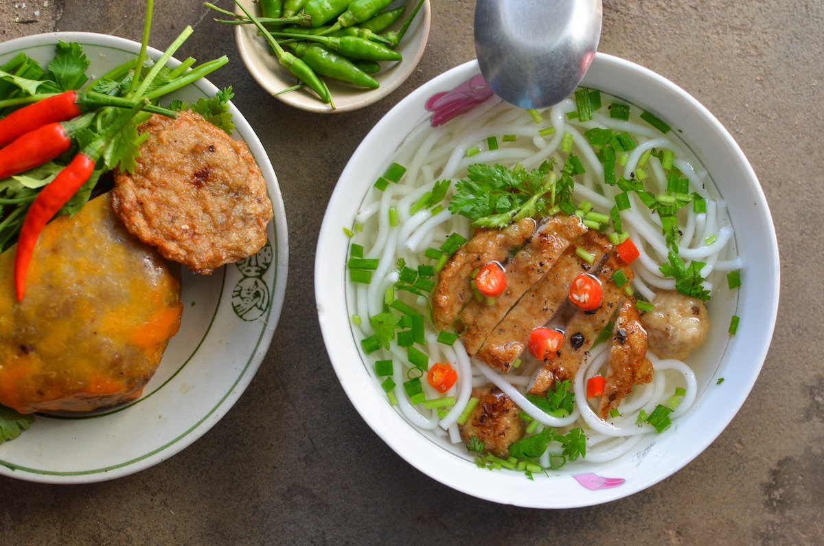 Banh Canh Cha Ca, eine traditionelle Fischkuchen-Nudelsuppe