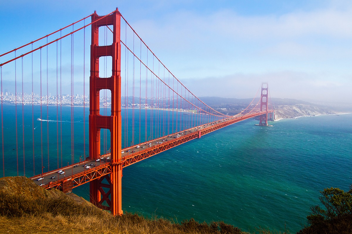 جسر البوابة الذهبية في سان فرانسيسكو بالولايات المتحدة الأمريكية