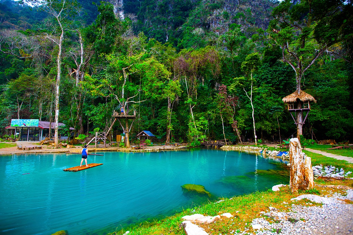 老挝万象蓝色泻湖
