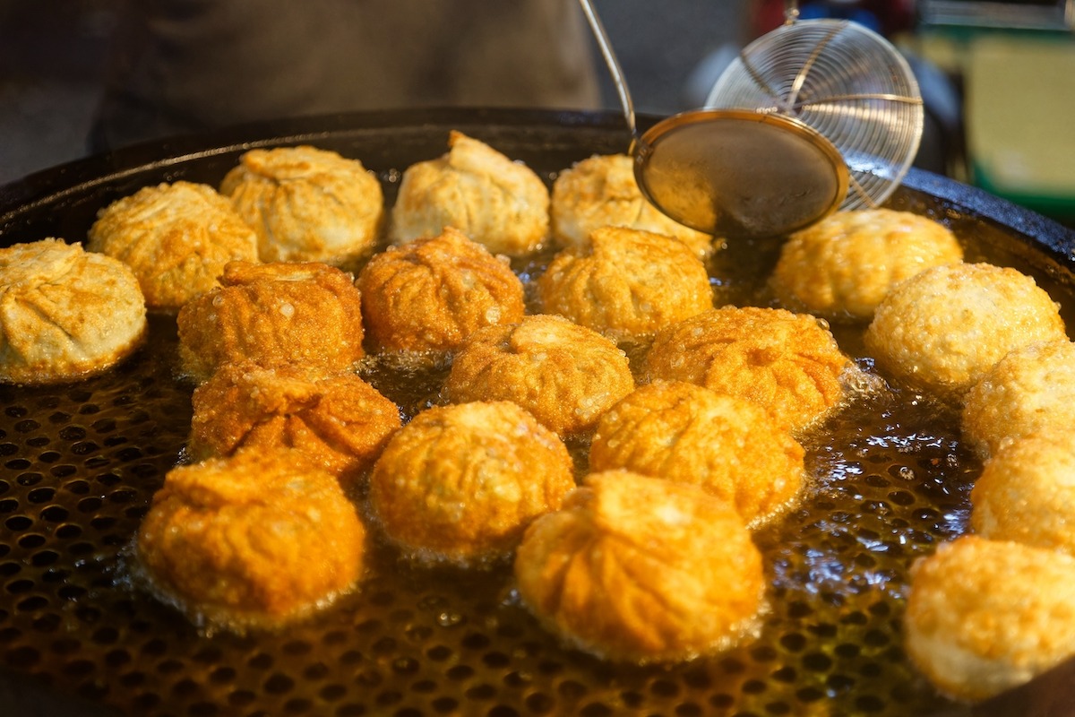 Roti pipih renyah yang digoreng