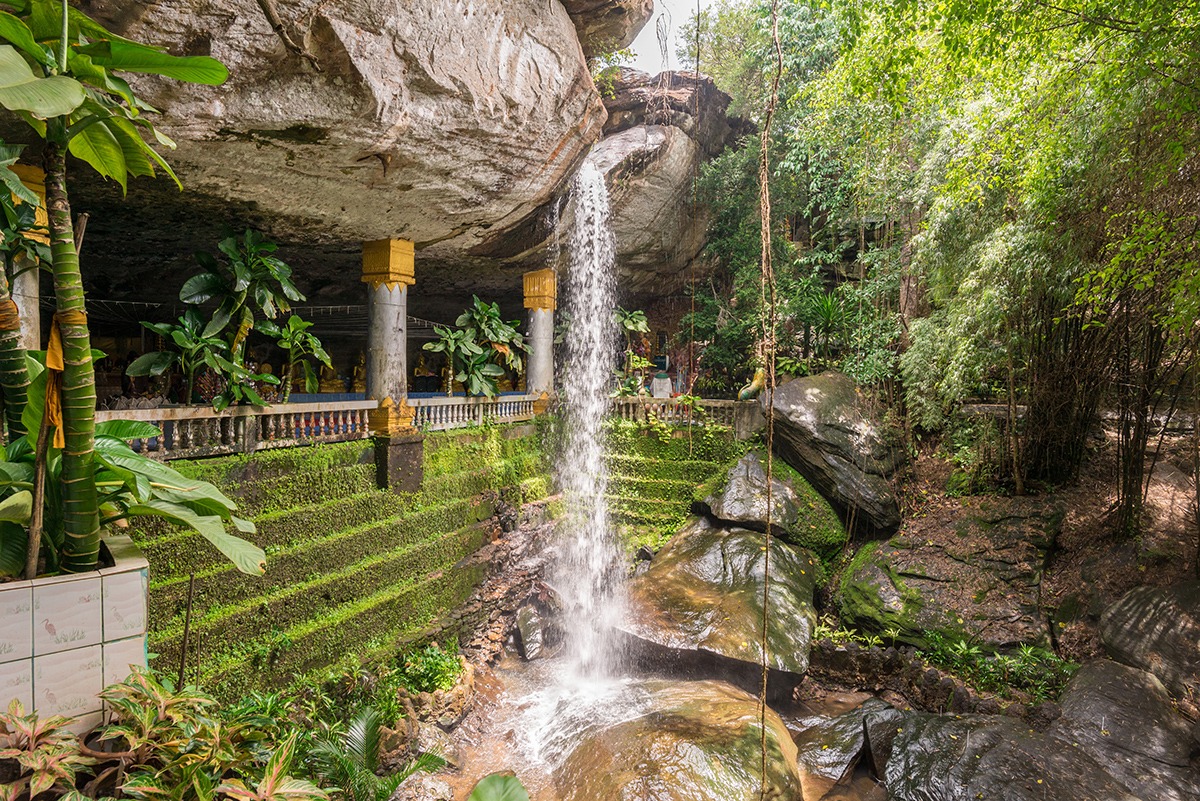 泰國東北部必去的寺廟 Wat Tham Heo Sin Chai 烏汶叻差他尼