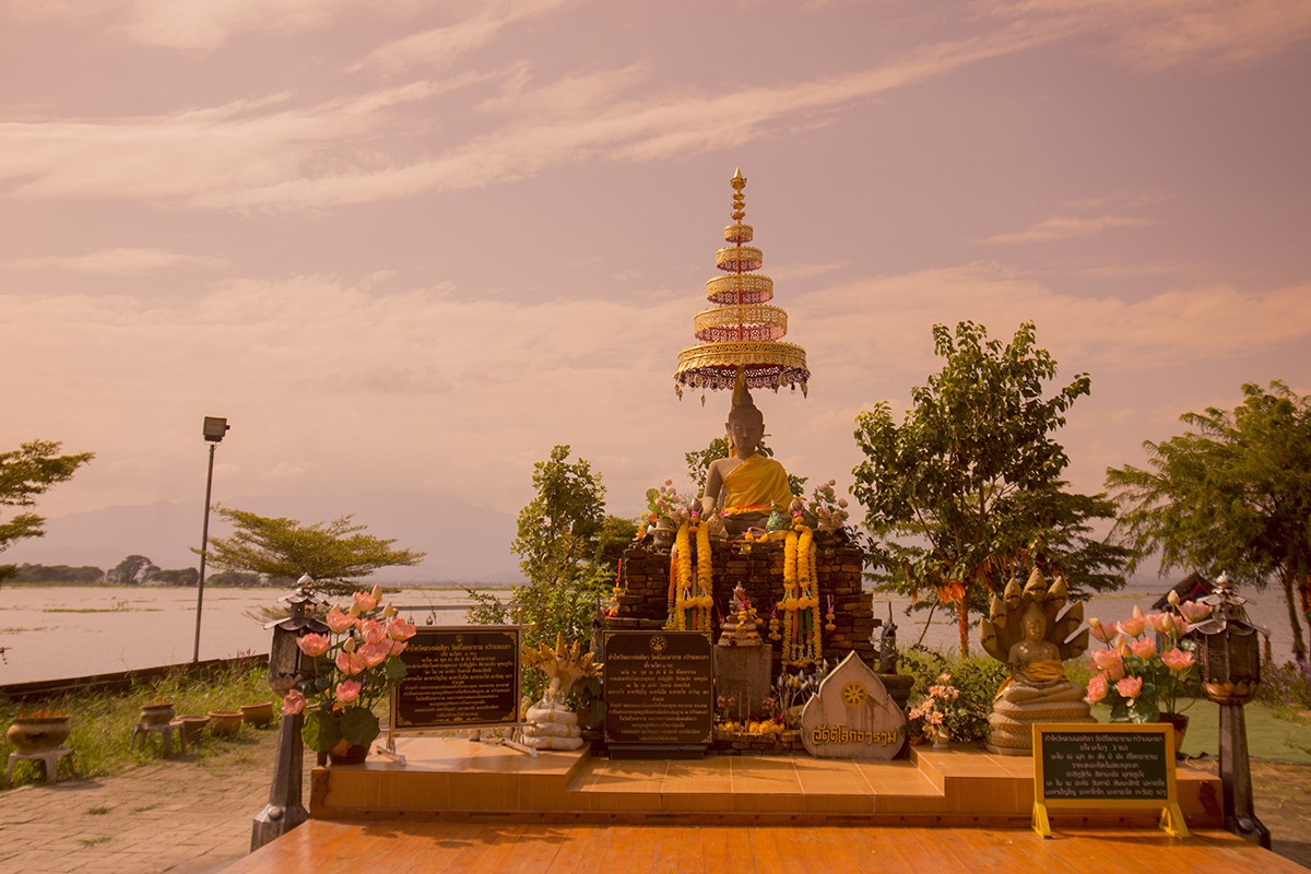 Kuil Suci di Utara Thailand Wat Tilok Aram Phayao