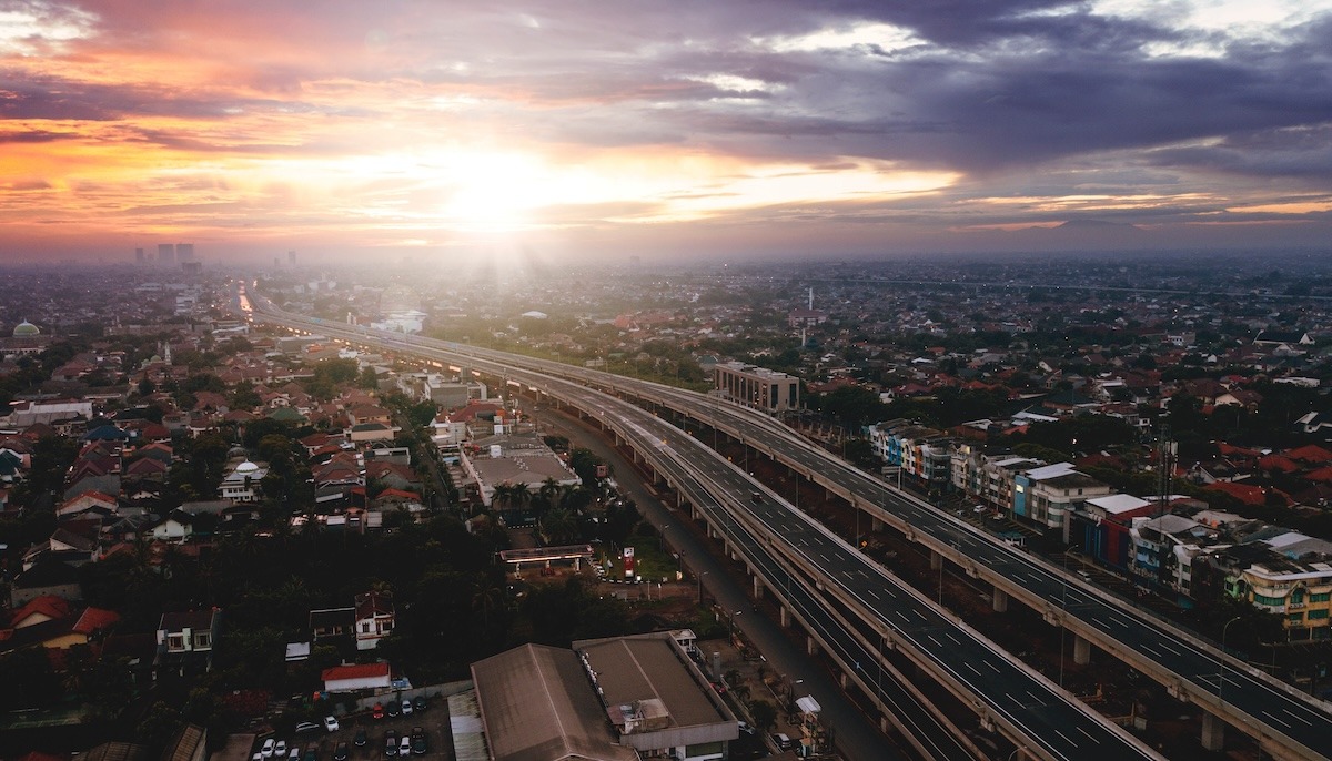 ansicht der Mautstrecke von Jakarta nach Bekasi