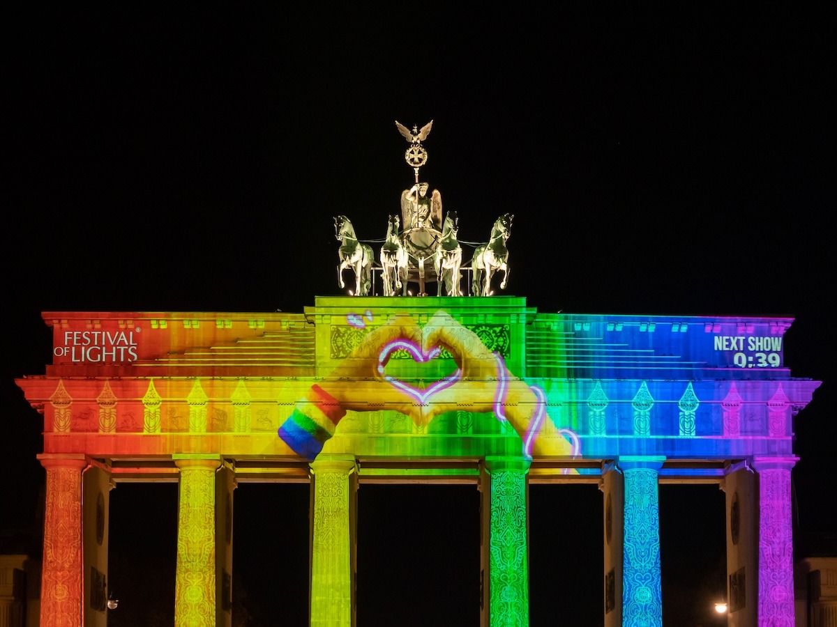 Gerbang Brandenburg yang diterangi warna-warni, Festival Cahaya, Berlin