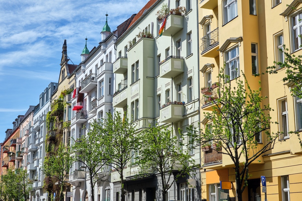 อาคารอพาร์ตเมนต์เก่าใน Prenzlauer Berg กรุงเบอร์ลิน