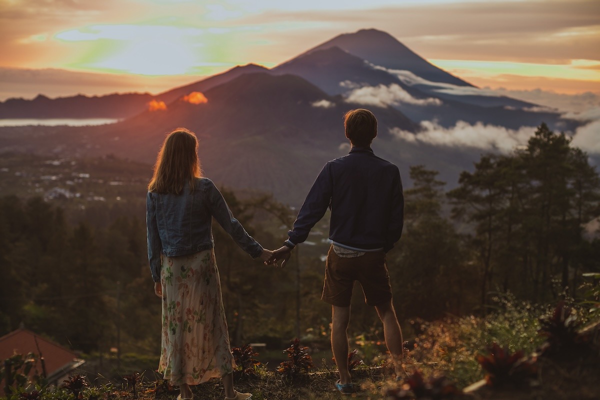 Pasangan di Gunung Batur, Bali, Indonesia