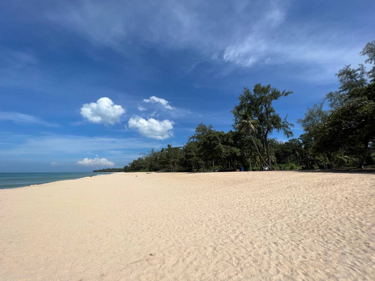 말레이시아 조호르주 페나와르의 데사루 해변