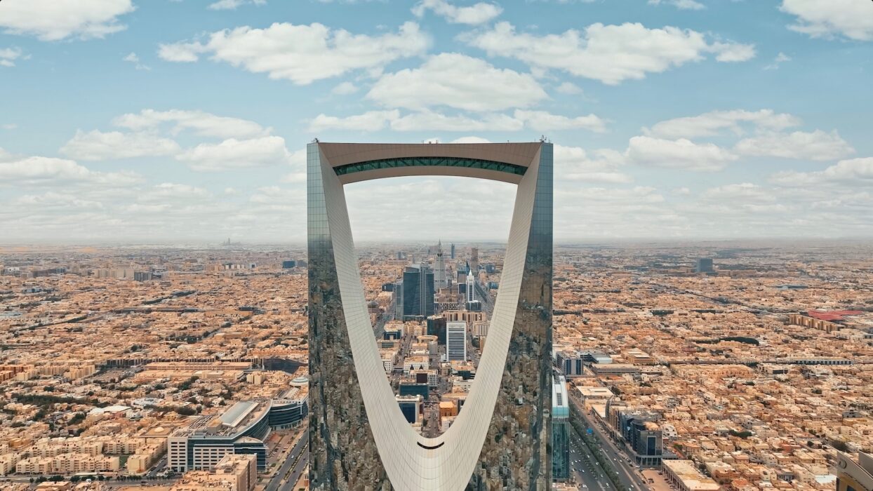 Meneroka Keajaiban Senibina Riyadh: Metropolis Moden dengan Akar Purba background image