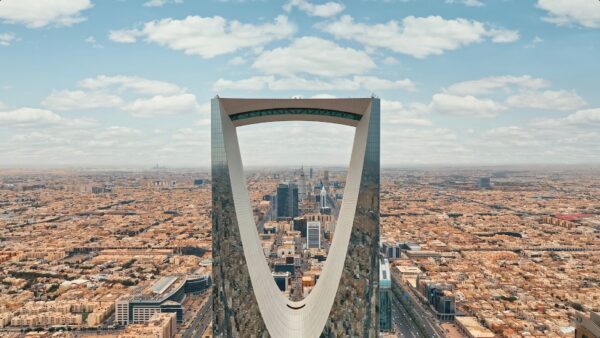 استكشاف العجائب المعمارية في الرياض: مدينة حديثة ذات جذور قديمة